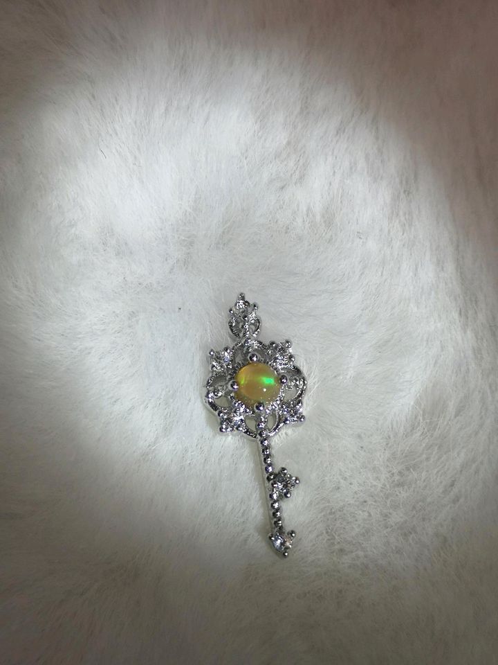 Opal Ketten Anhänger in Schlüssel / Key Design