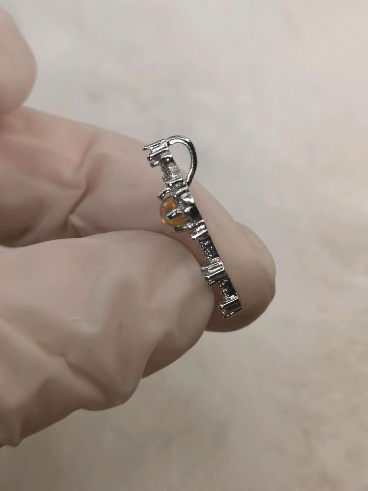 Opal Ketten Anhänger in Schlüssel / Key Design