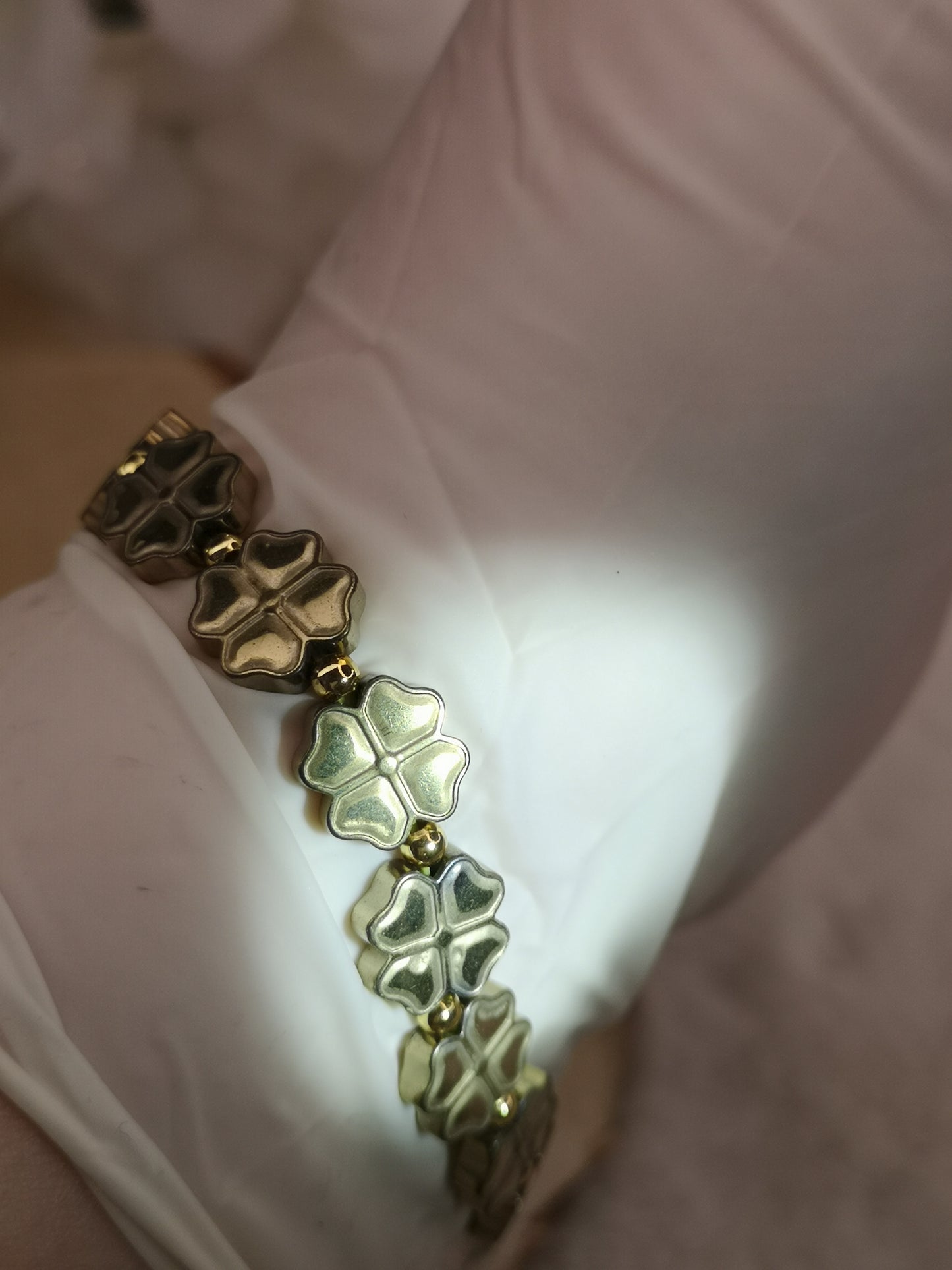 Pyrit Edelstein Armband, Kleeblatt Desgin, dehnbar