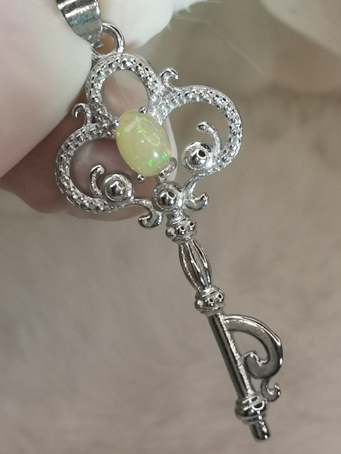 Opal Edelstein, Schlüssel Kupfer Ketten Anhänger