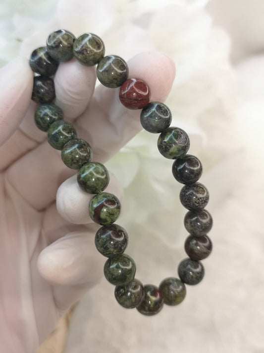 Drachenblut Dragonblood Edelstein Armband
