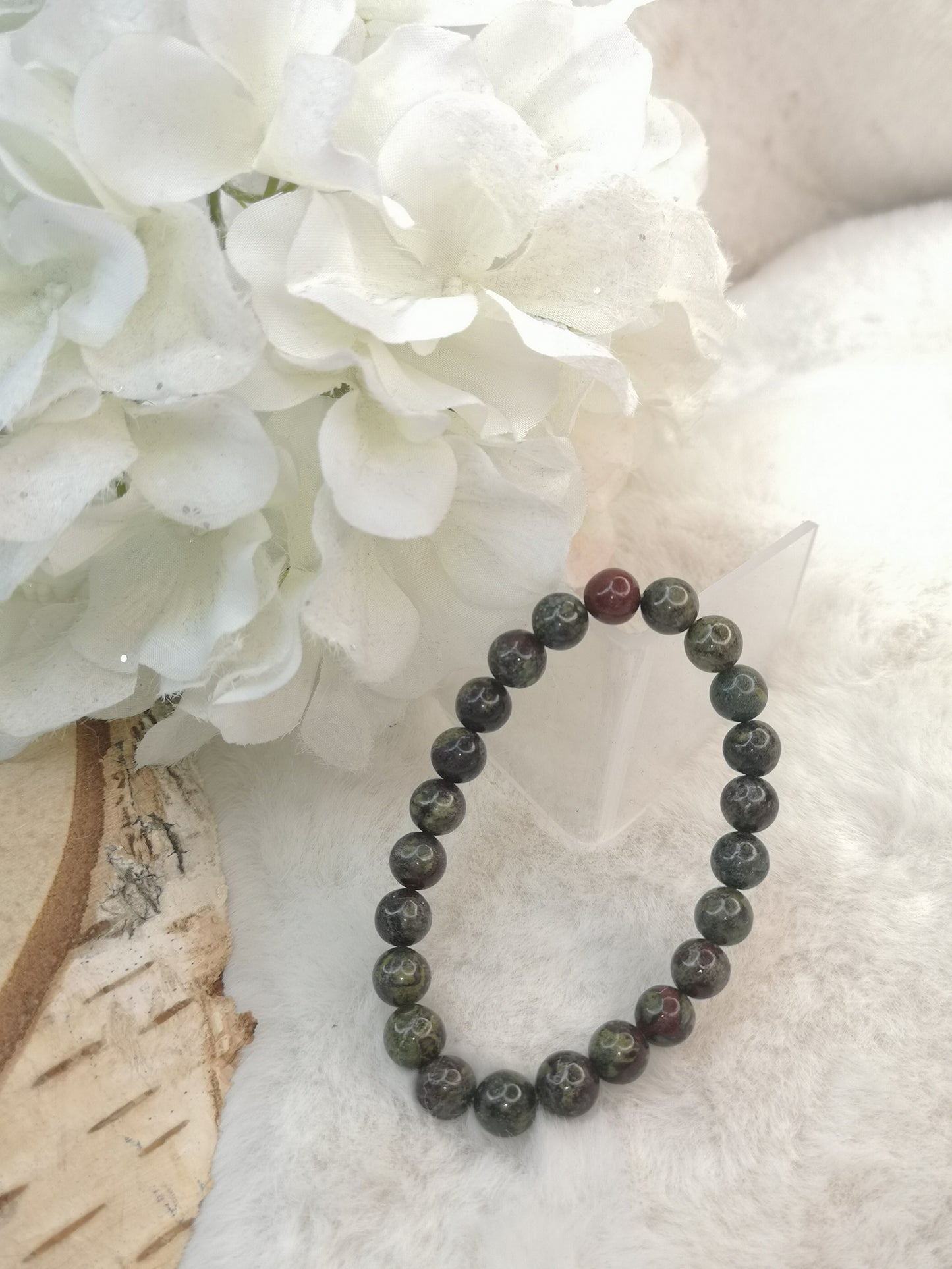 Drachenblut Dragonblood Edelstein Armband
