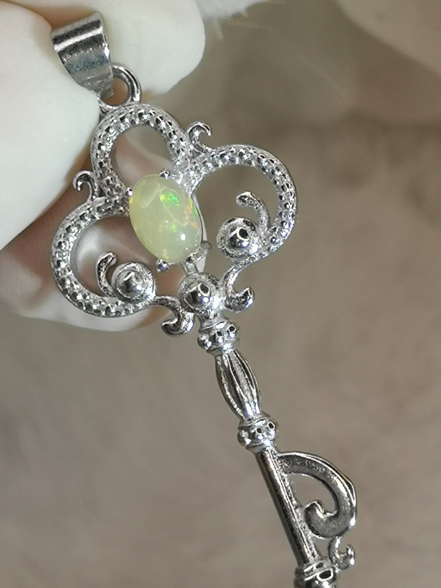 Opal Edelstein, Schlüssel Kupfer Ketten Anhänger