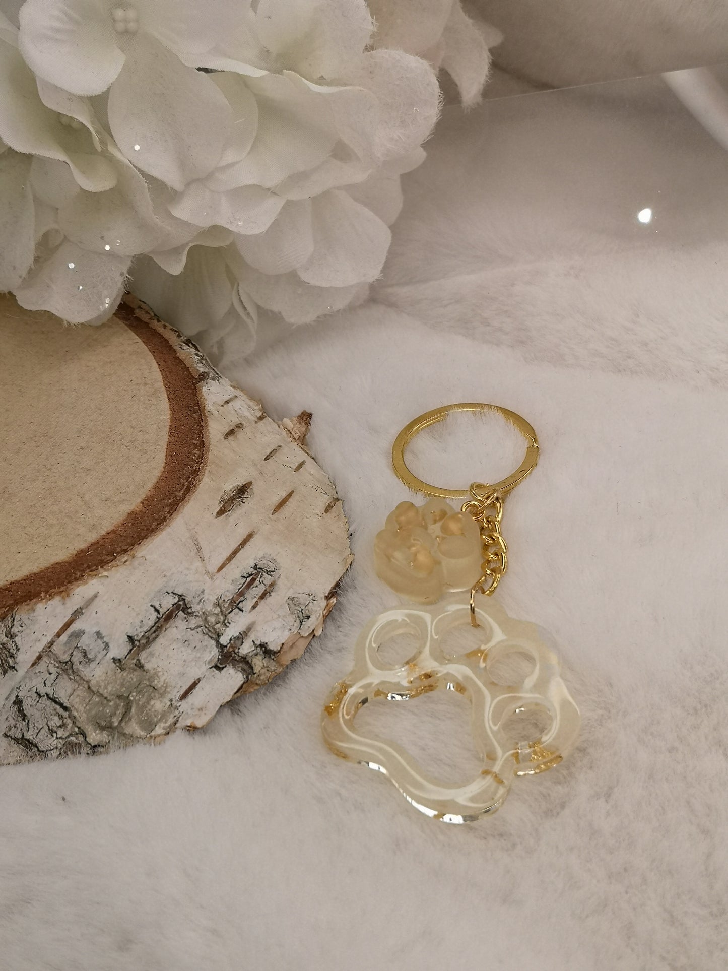 Schlüsselanhänger Pfote aus Kunstharz