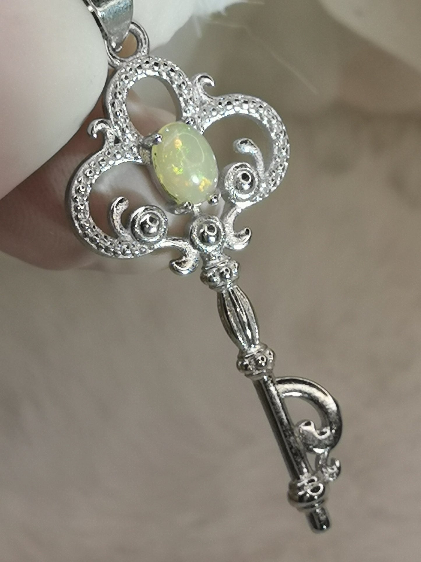 Opal Edelstein, Schlüssel Kupfer Ketten Anhänger